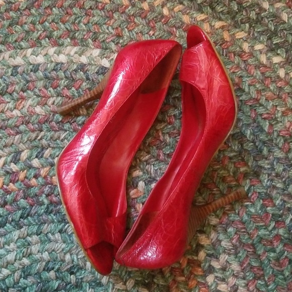 Red crinkle peep toe heel - Picture 2 of 6